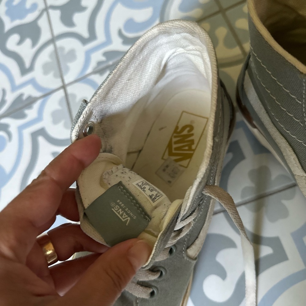 Vans - Picture 5 of 7